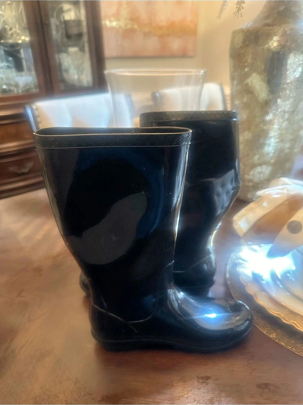 Slightly Worn Size 8 Women’s UGG Shaye Rain Boot Black